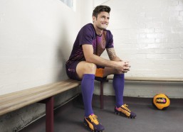 中国竞猜官网|中超焦点战，彭鹏染红杜加利奇屡献神扑，十人深圳队顽强0-0逼平河南队