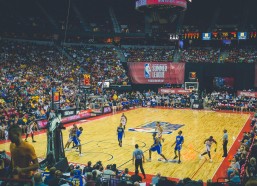 中国竞猜官网：战术智慧与规则博弈，U17女足主帅王洪亮赛中发起FVS挑战，关键判罚扭转战局