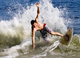 中国体育竞猜平台：灰熊队社媒展示温情互动，球员与球迷合影瞬间集锦