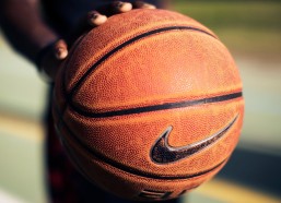 中国体育竞彩网首页|图片报独家披露，斯塔尼希奇右膝受伤，预计缺阵两至三周，球队赛季部署受冲击