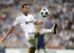 中国体彩网：意大利传奇门神老布冯逝世，米兰双雄生涯铸就绿茵丰碑