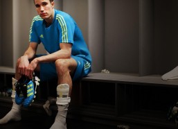 中国竞猜官网_七十一岁传奇搭档再显神威，中超赛场上演岁月魔术，国安防线频成背景板