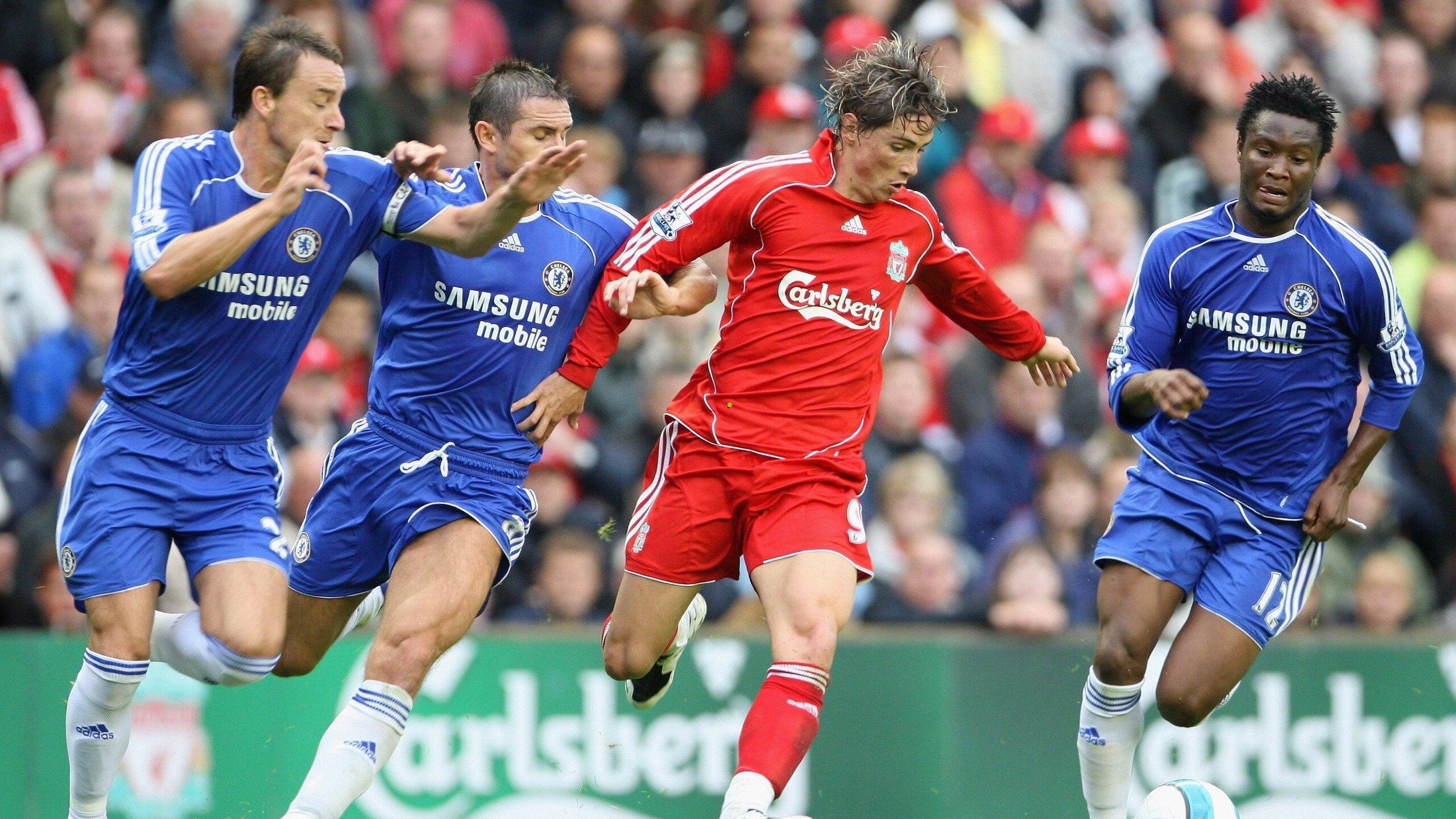 威少本赛季首发表现全面，场均15.6分8.4篮板7.3助攻，三分命中率高达42%