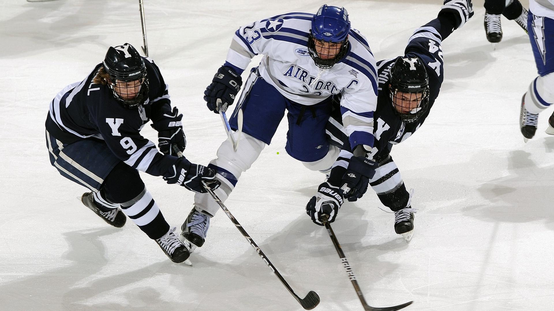 欧冠淘汰赛巅峰对决，巴黎圣日耳曼与拜仁慕尼黑狭路相逢，利物浦同皇家马德里再演经典